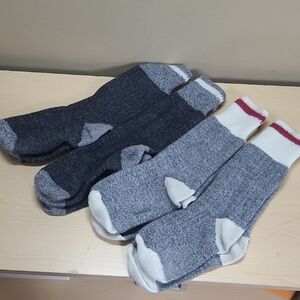 Roots Signature Stripe Boot Socks 4 pairs; 2 Gray, 2 Black Size S/M VGUC
